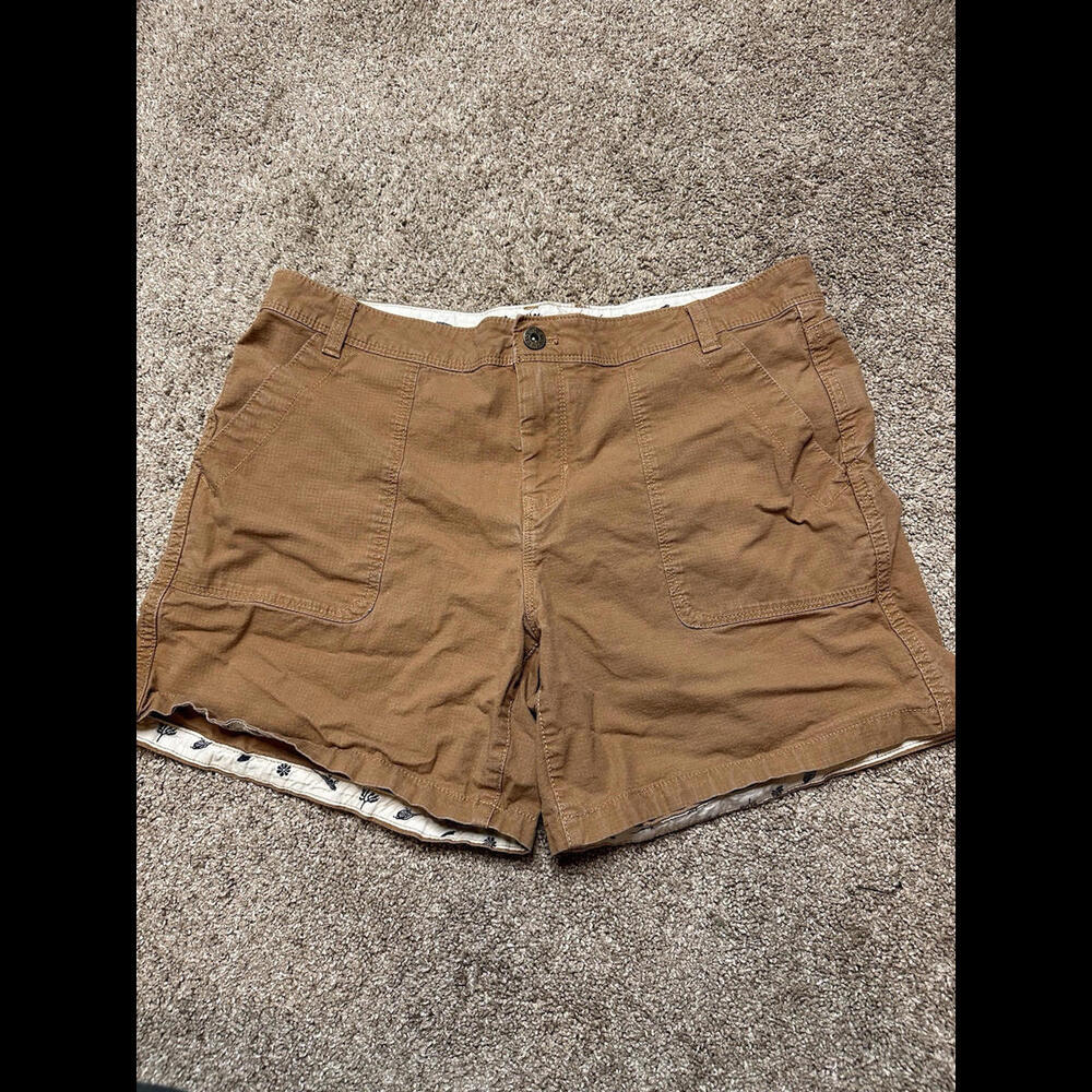 Women's The North Face Shorts Size 12